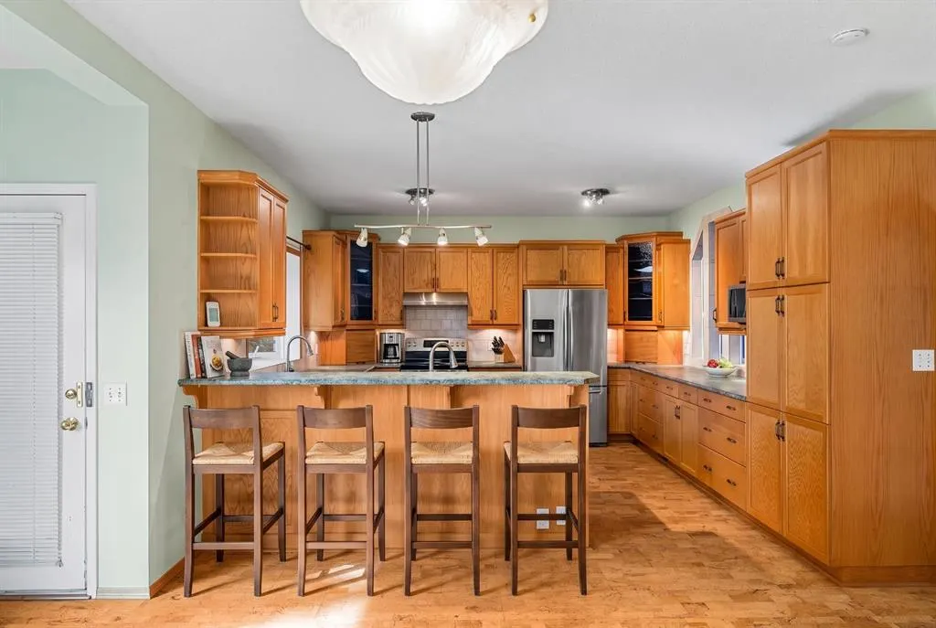 196 River Rock Crescent SE