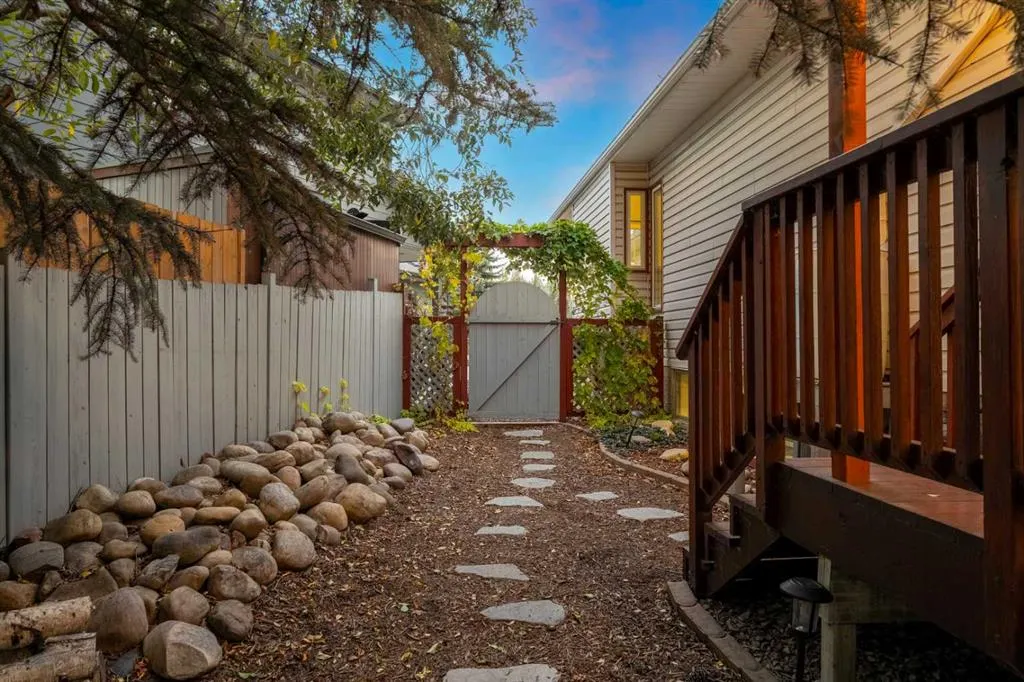 196 River Rock Crescent SE