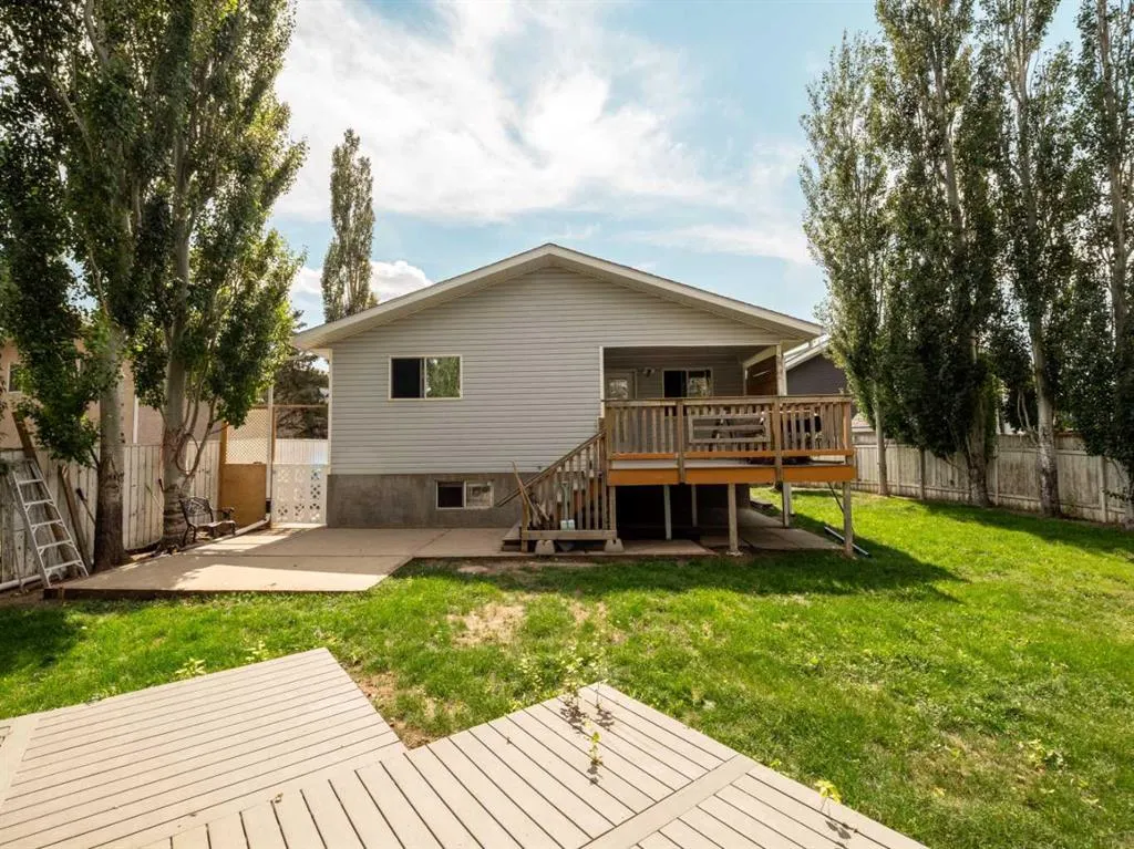 204 Mt Rundle Road W