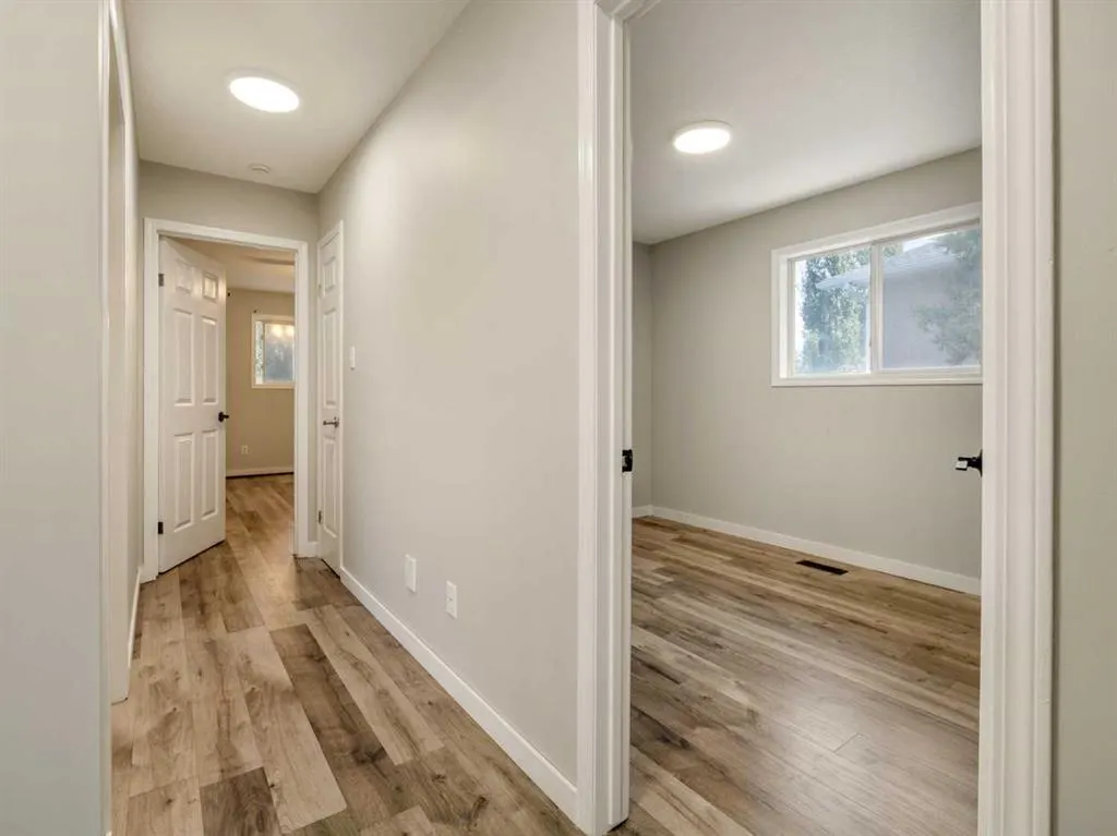 204 Mt Rundle Road W