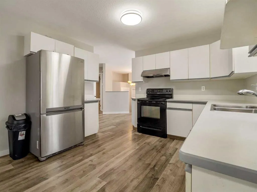 204 Mt Rundle Road W