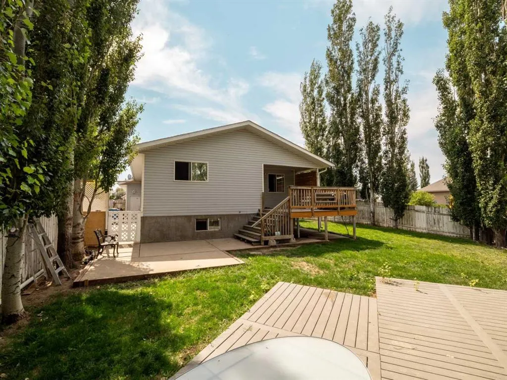 204 Mt Rundle Road W