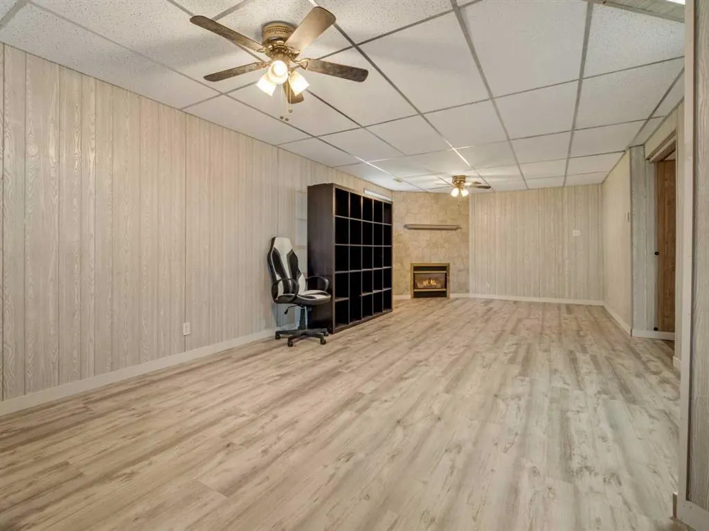 204 Mt Rundle Road W