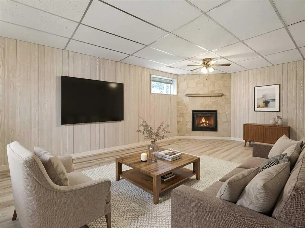 204 Mt Rundle Road W