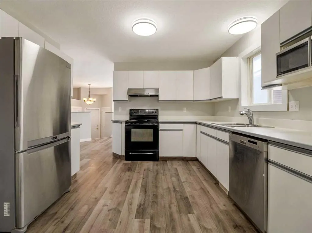 204 Mt Rundle Road W