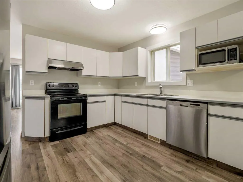 204 Mt Rundle Road W