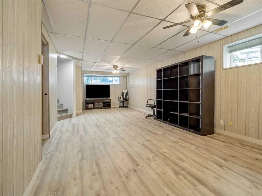 204 Mt Rundle Road W