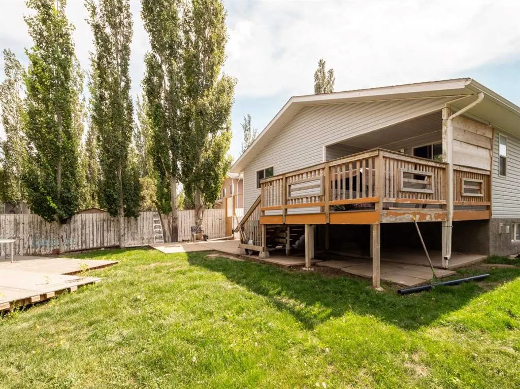 204 Mt Rundle Road W