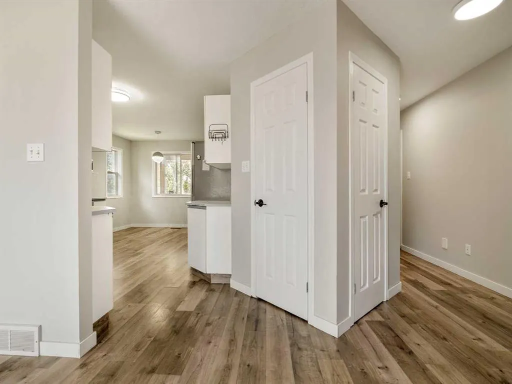 204 Mt Rundle Road W