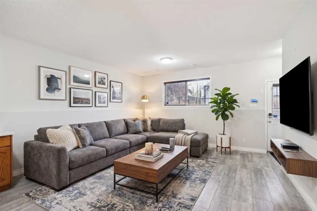 108 Elgin Manor SE