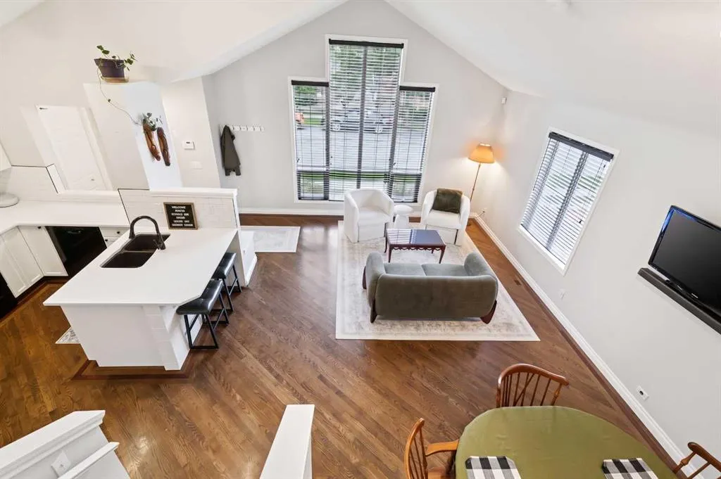 108 Elgin Manor SE