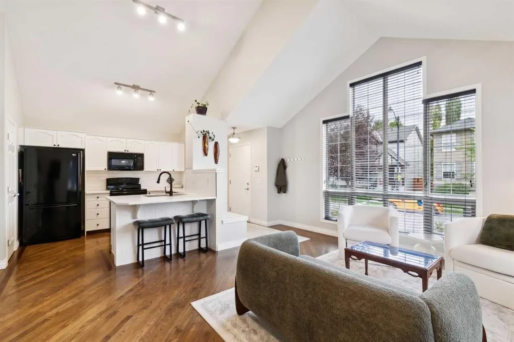 108 Elgin Manor SE