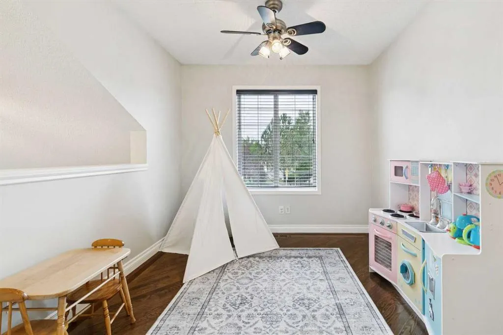 108 Elgin Manor SE