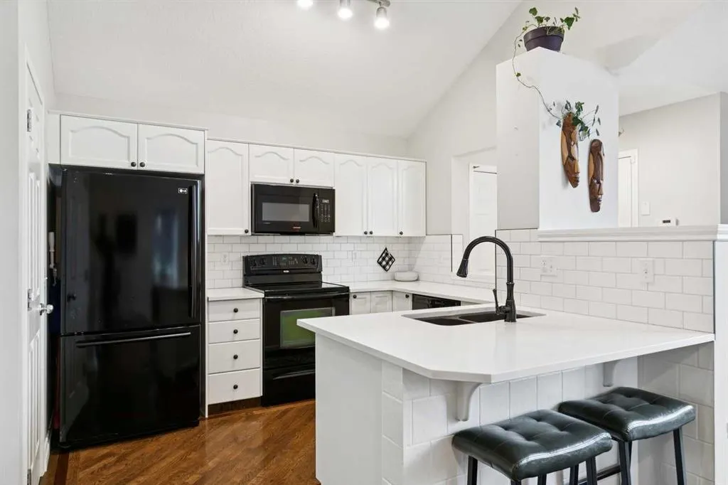 108 Elgin Manor SE