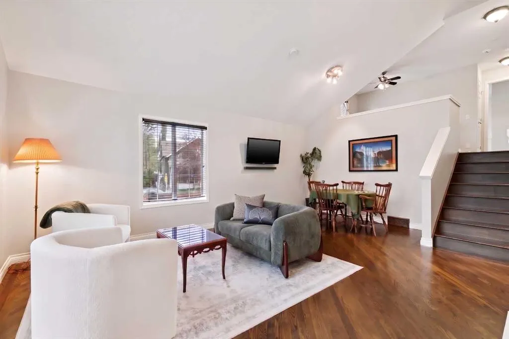 108 Elgin Manor SE