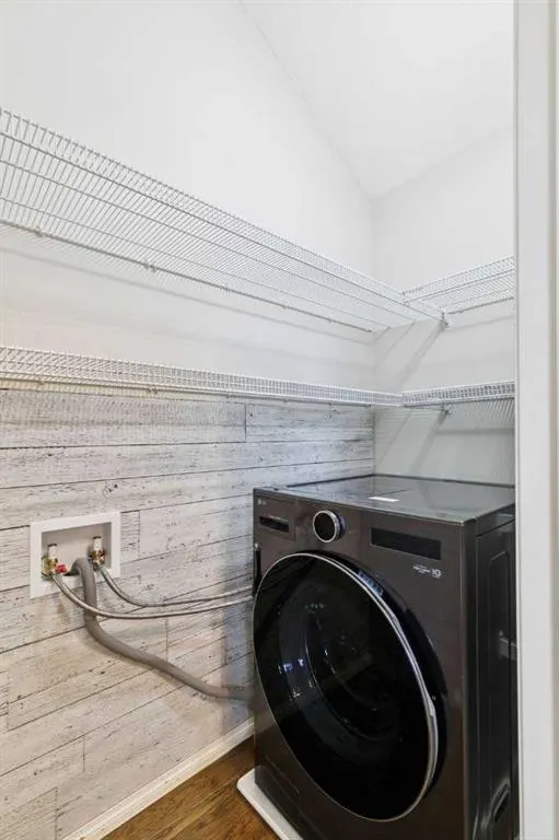 108 Elgin Manor SE