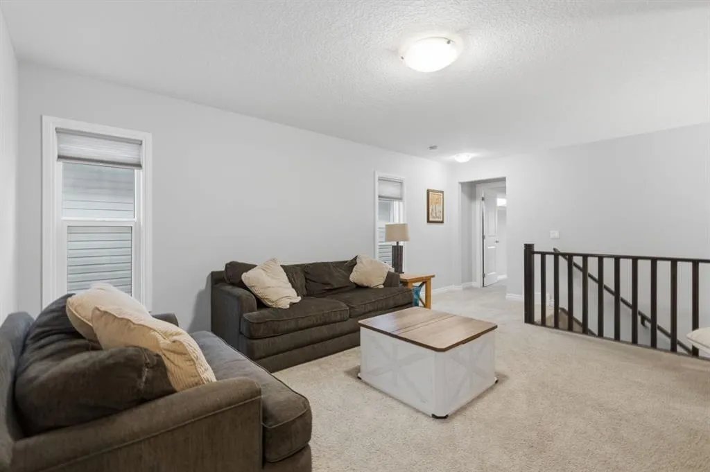 411 Hillcrest Circle SW
