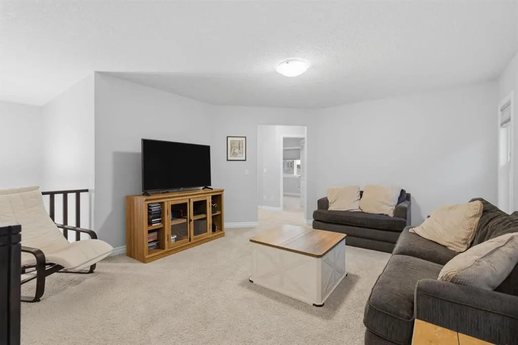 411 Hillcrest Circle SW