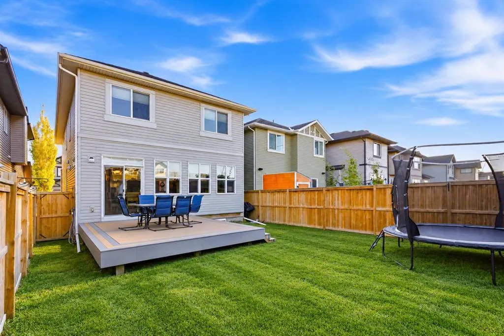 411 Hillcrest Circle SW