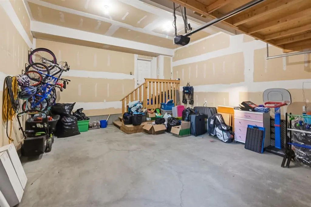 411 Hillcrest Circle SW