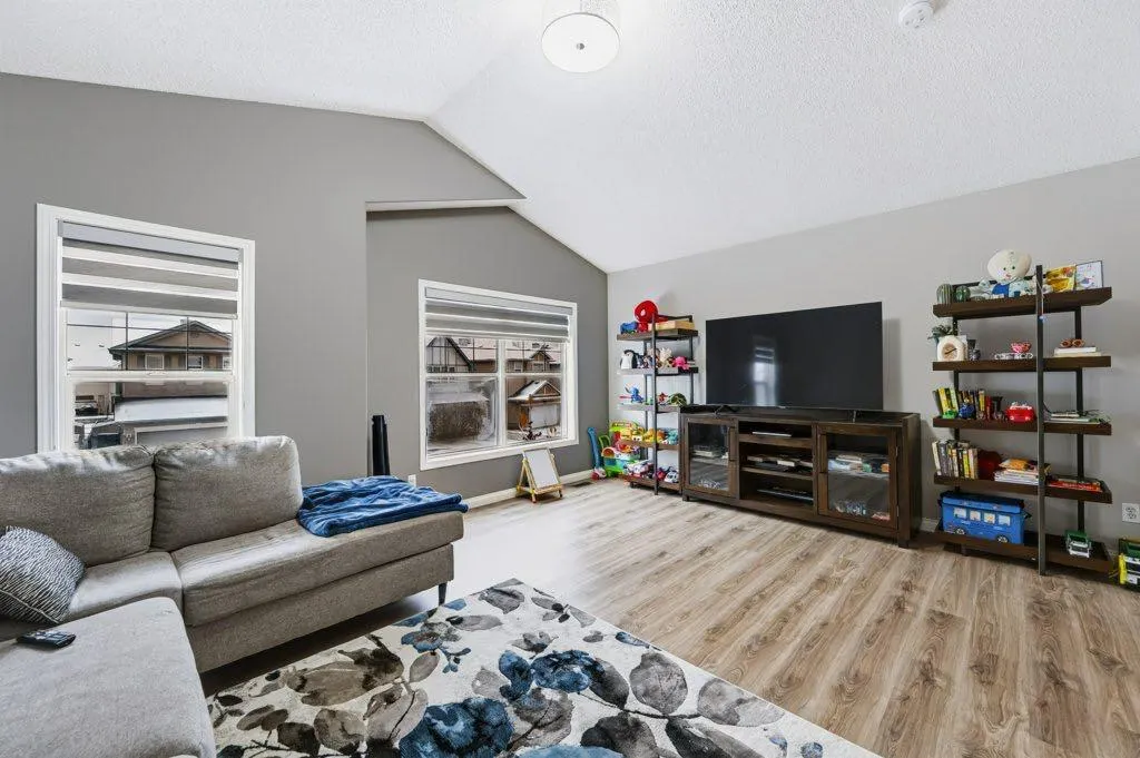 71 Cougarstone Court SW