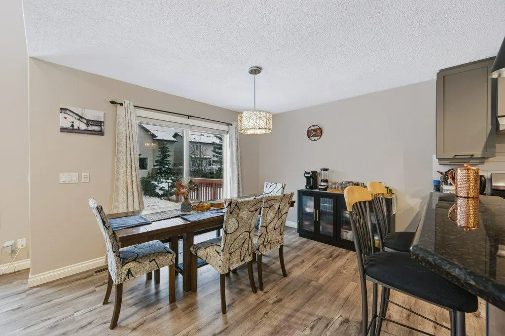 71 Cougarstone Court SW