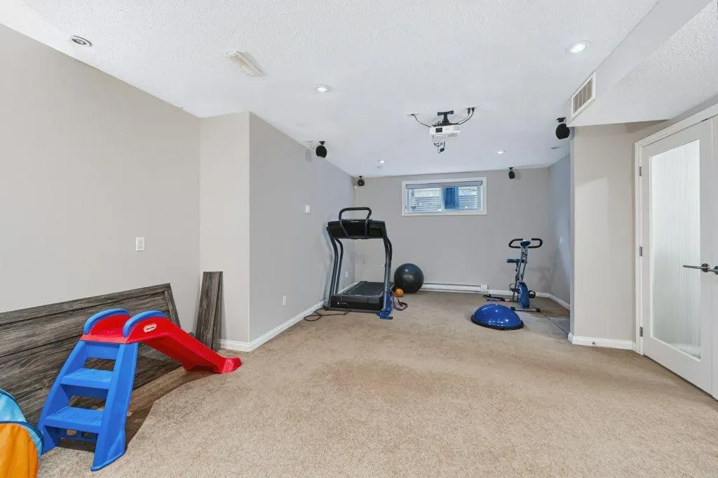 71 Cougarstone Court SW
