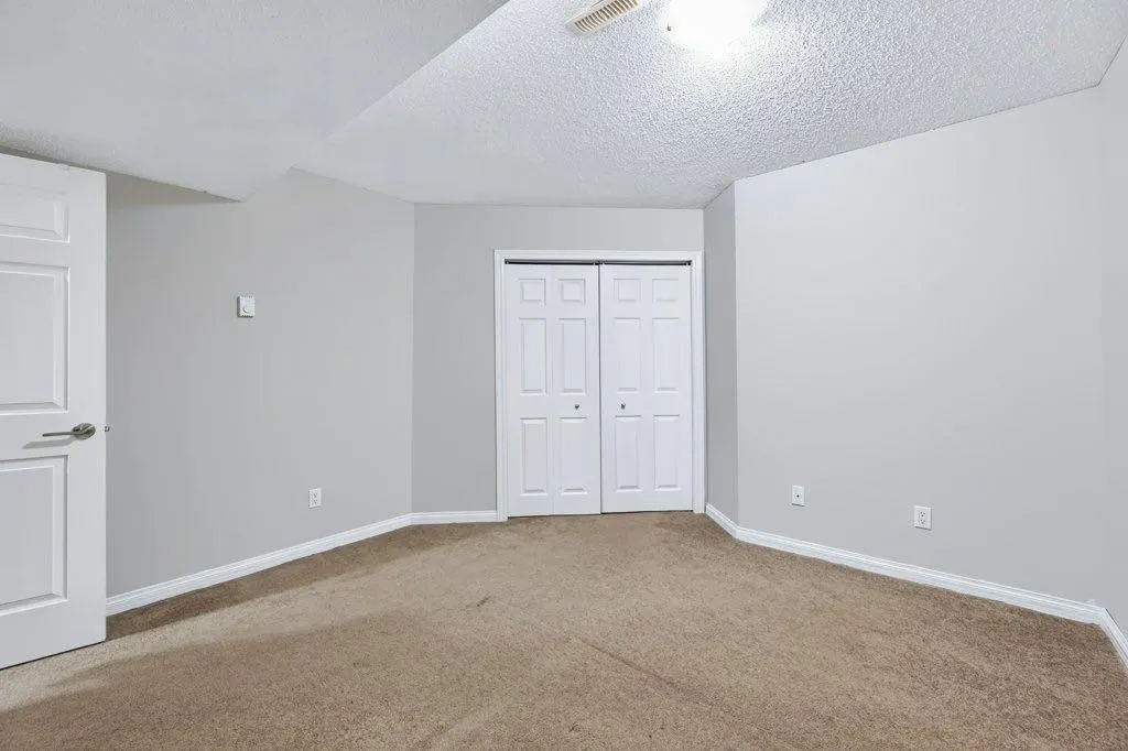 71 Cougarstone Court SW