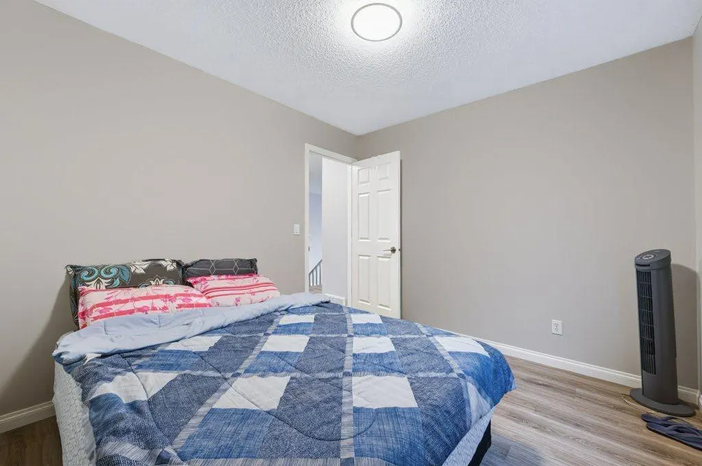 71 Cougarstone Court SW