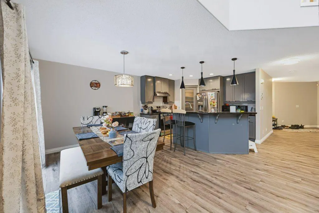 71 Cougarstone Court SW