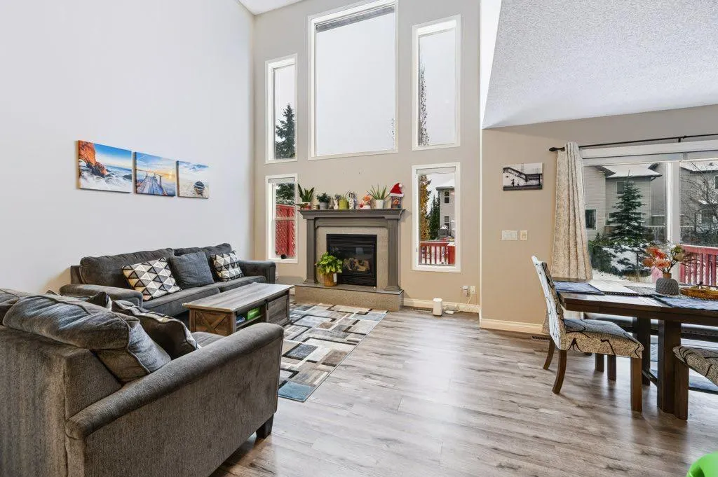 71 Cougarstone Court SW