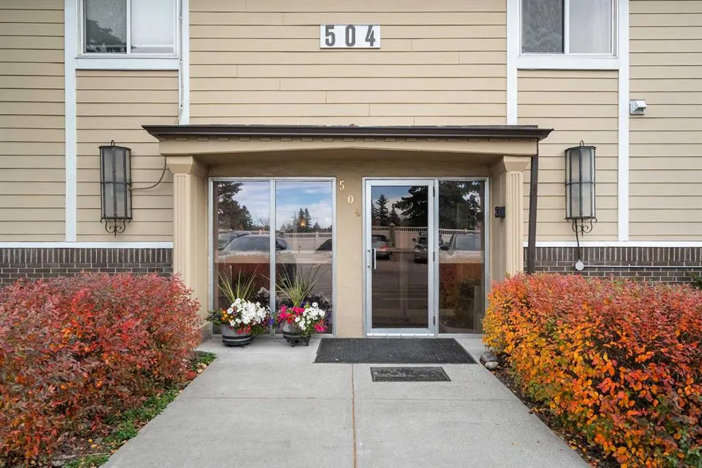 504 Cedar Crescent SW #101