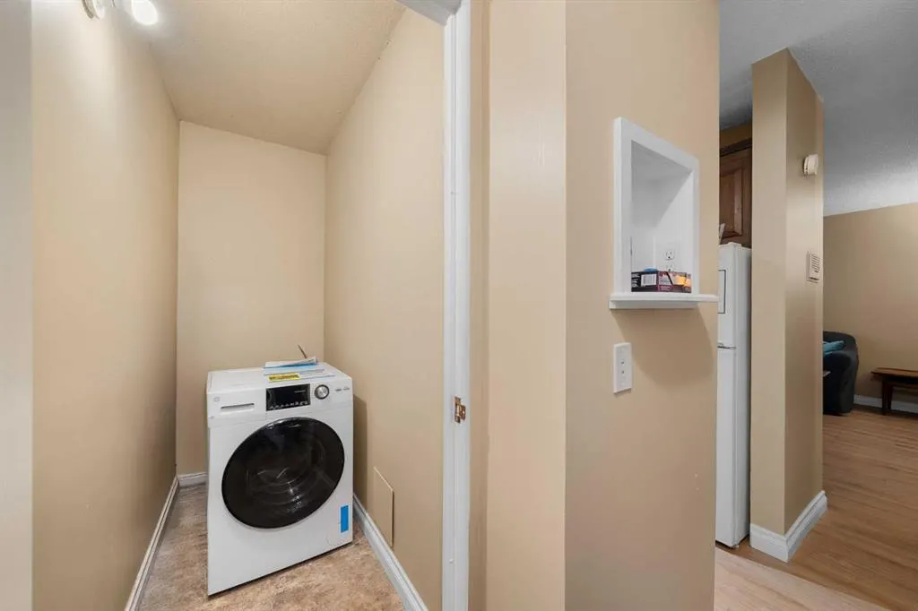 504 Cedar Crescent SW #101