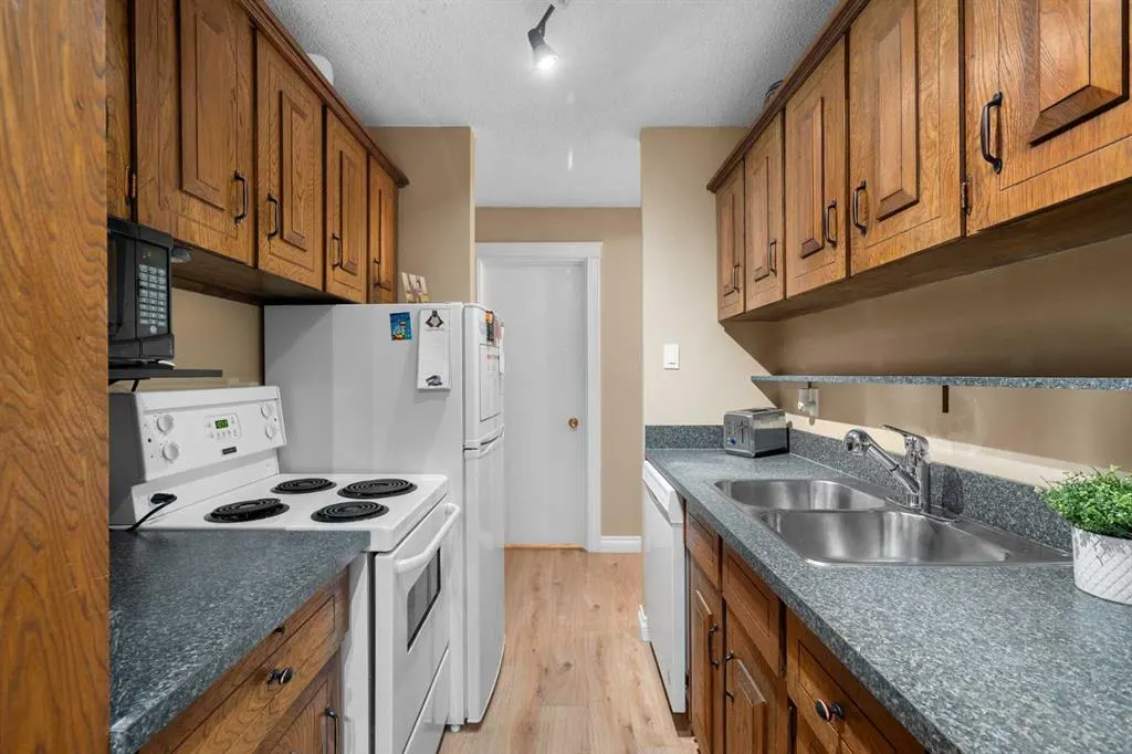 504 Cedar Crescent SW #101