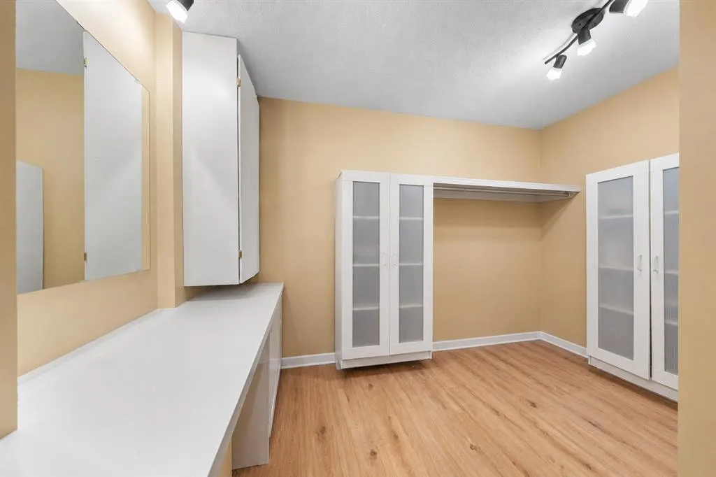 504 Cedar Crescent SW #101