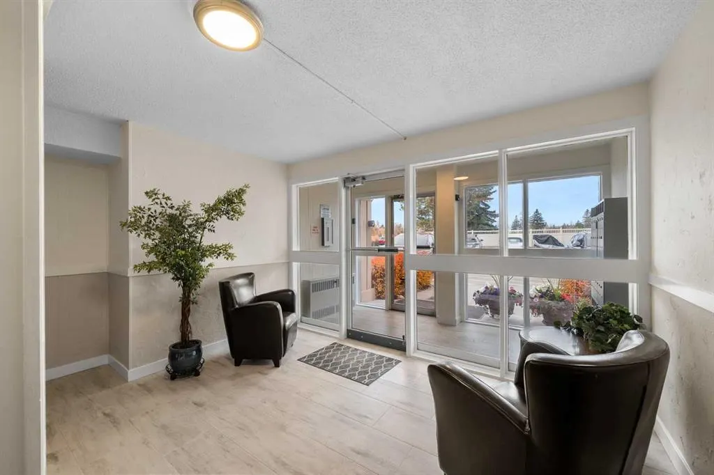 504 Cedar Crescent SW #101