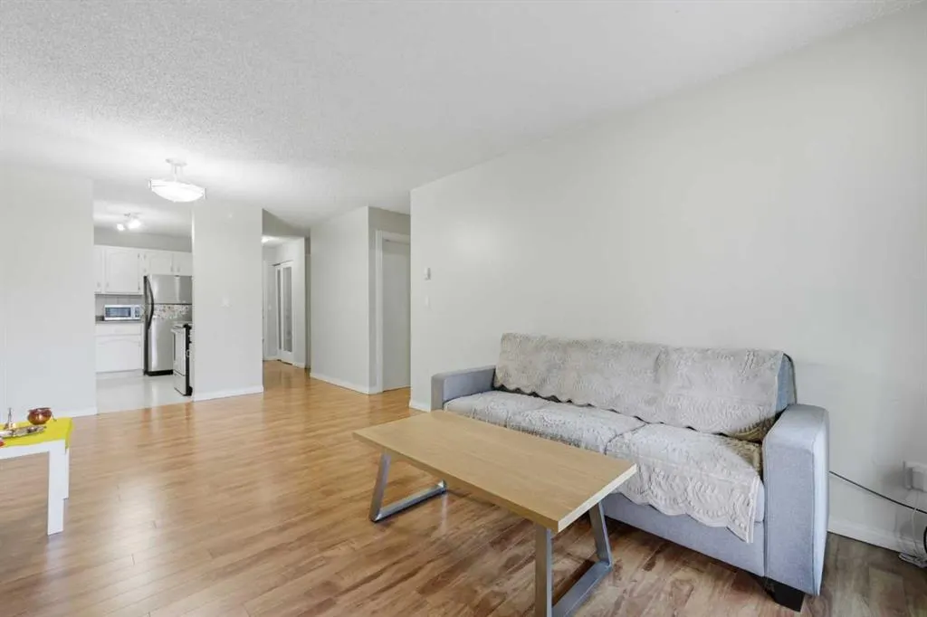 611 67 Avenue SW #102