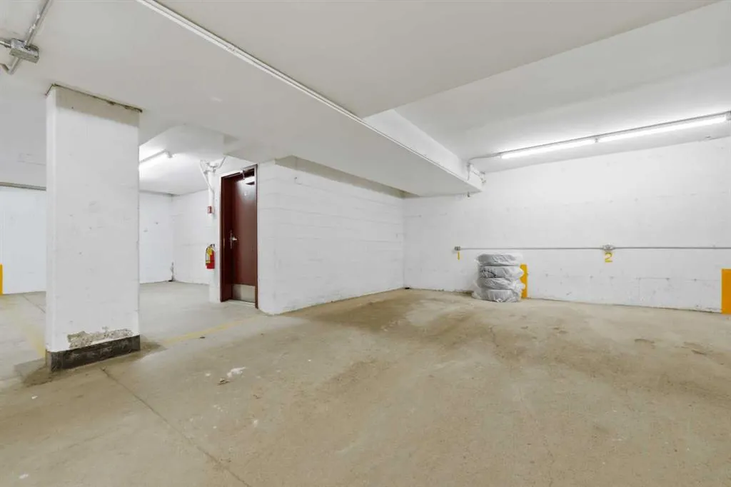 611 67 Avenue SW #102