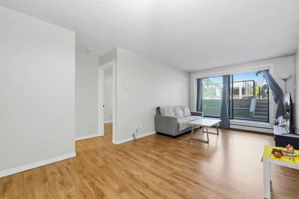 611 67 Avenue SW #102