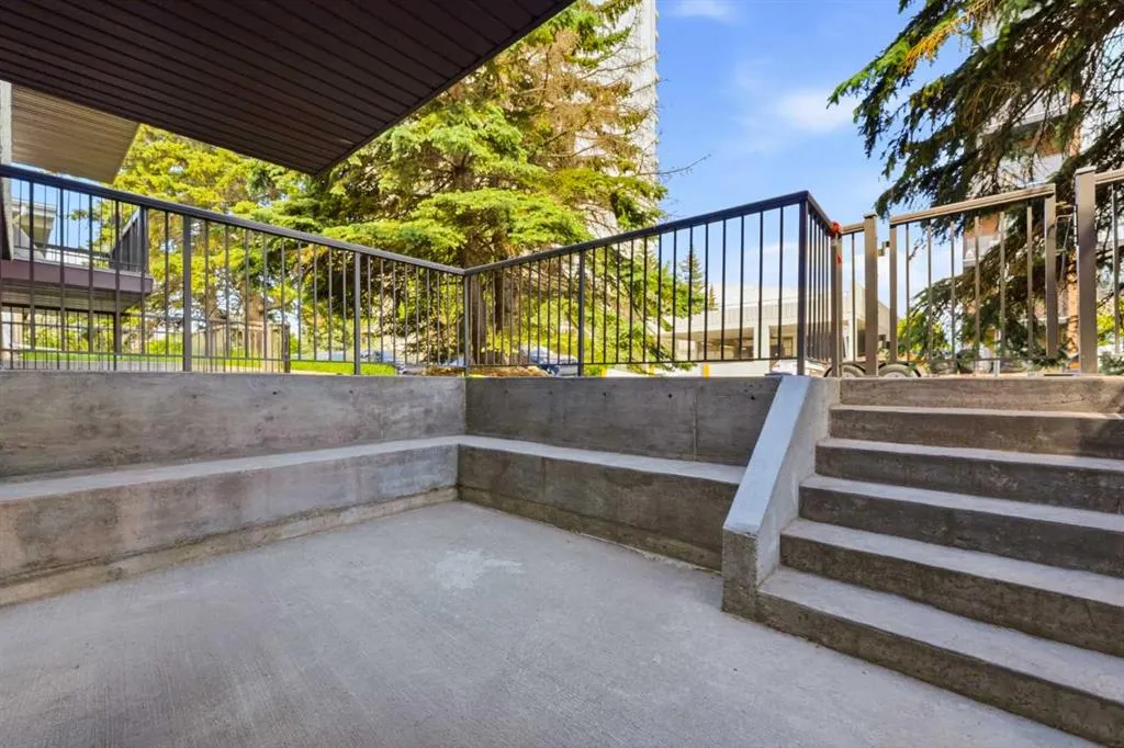611 67 Avenue SW #102