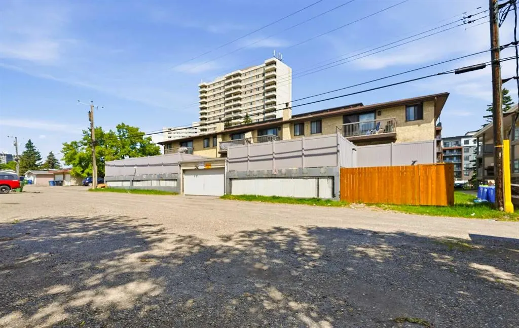 611 67 Avenue SW #102