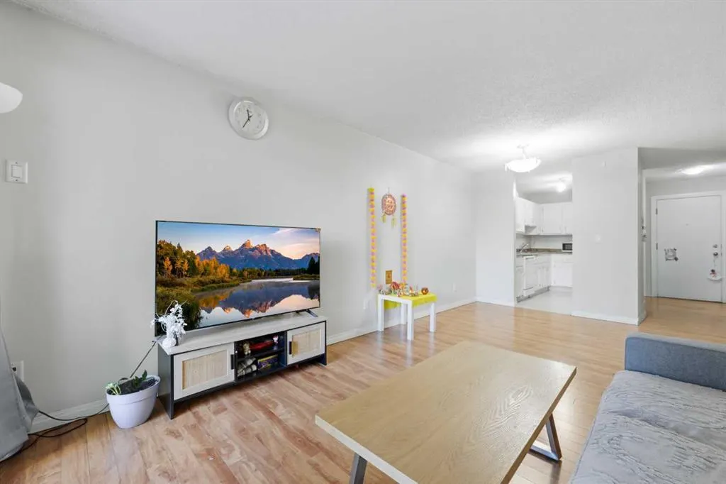 611 67 Avenue SW #102