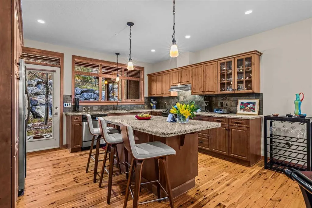 137 wapiti Close #140