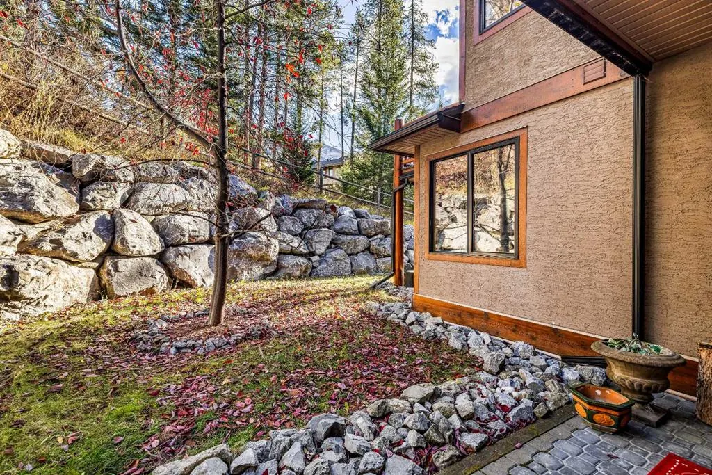 137 wapiti Close #140
