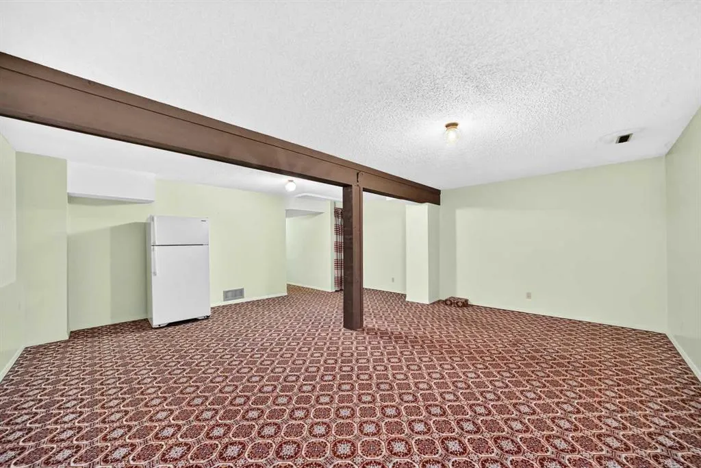 4940 39 Avenue SW #17