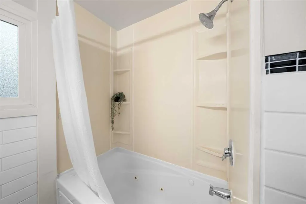 92 Chinook Drive SW