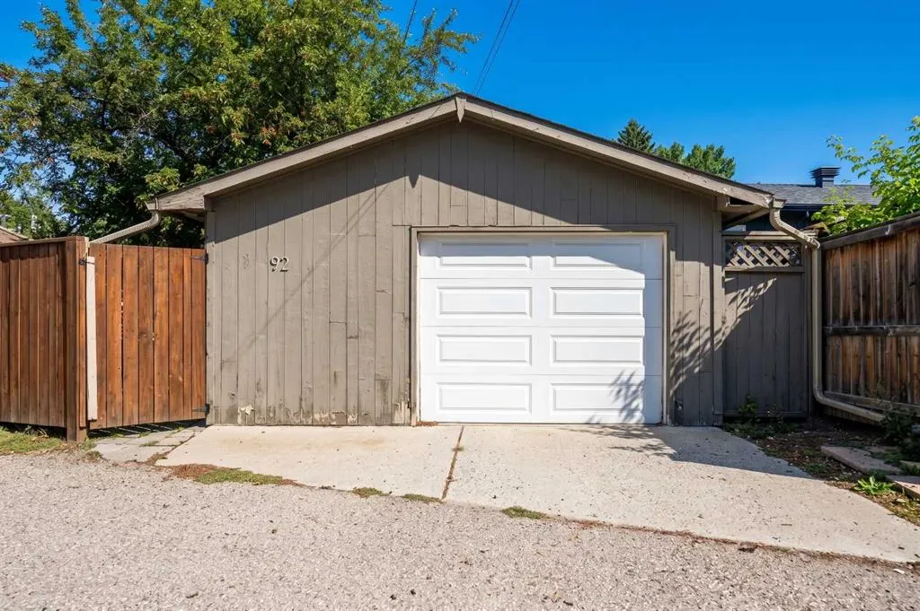 92 Chinook Drive SW