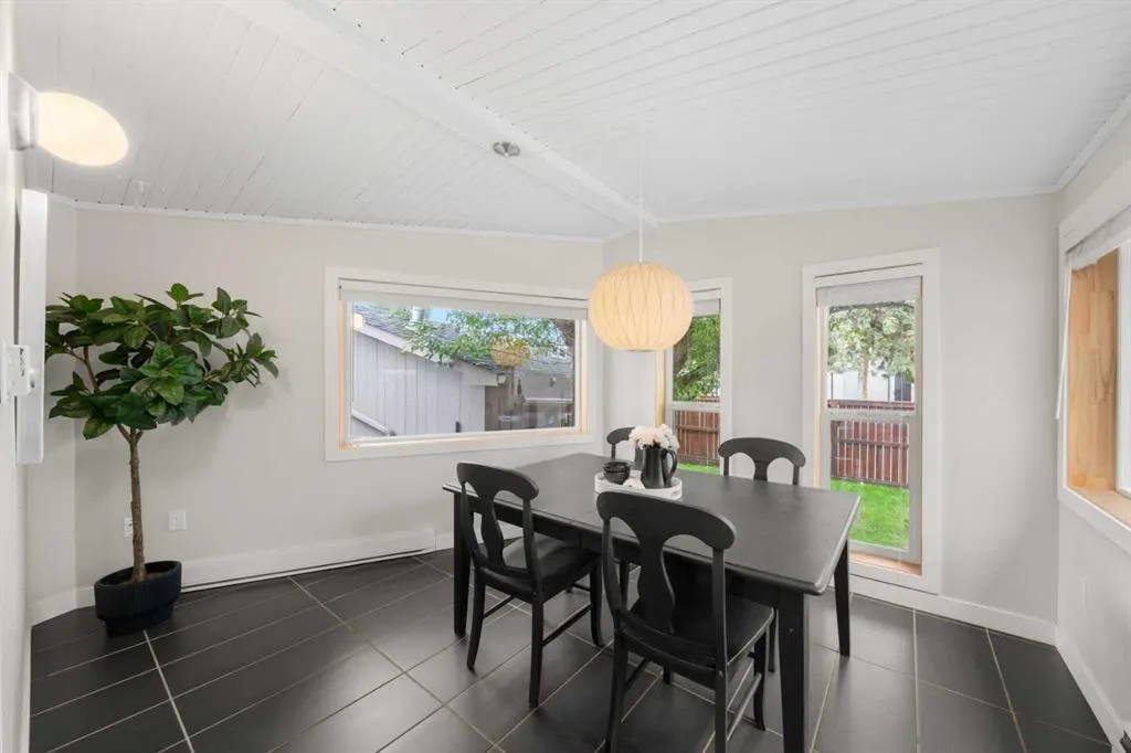 92 Chinook Drive SW