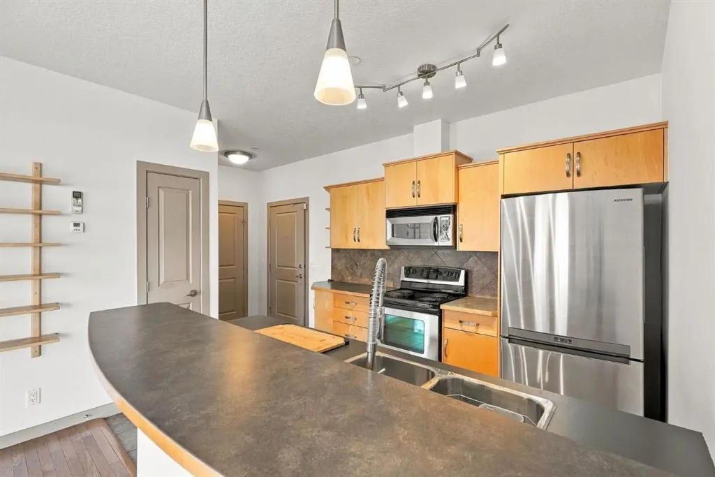 910 18 Avenue SW #107