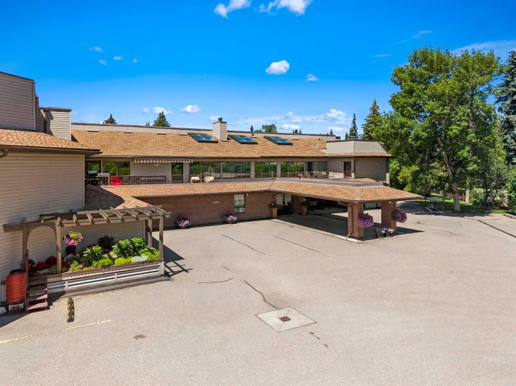 2425 90 Avenue SW #207